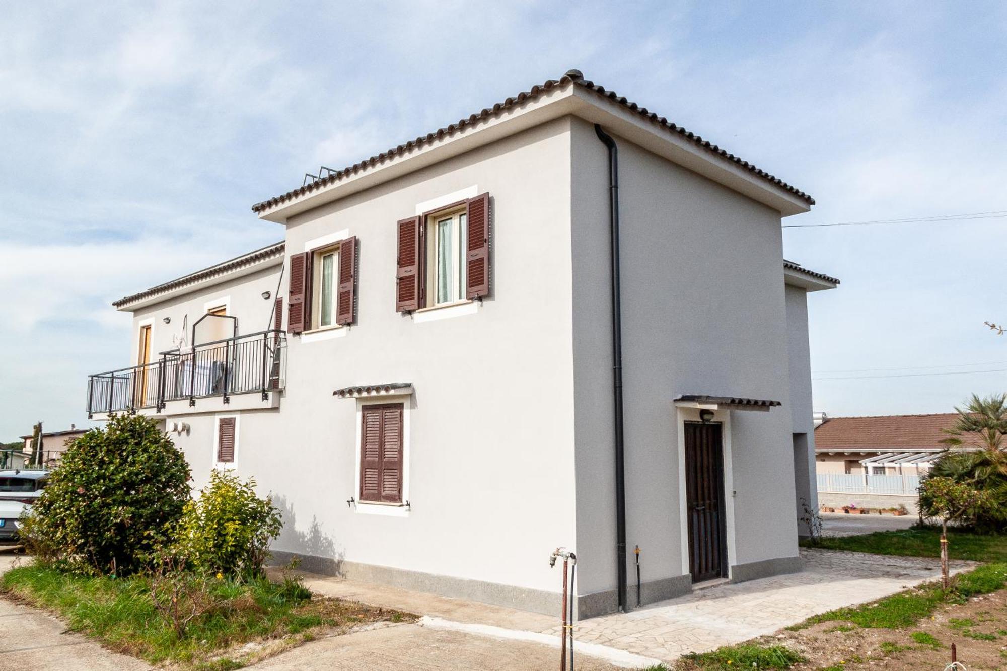 A Casa Di Marco Guesthouse - Apt Di Ciampino E Stazione Per Roma マリノ エクステリア 写真