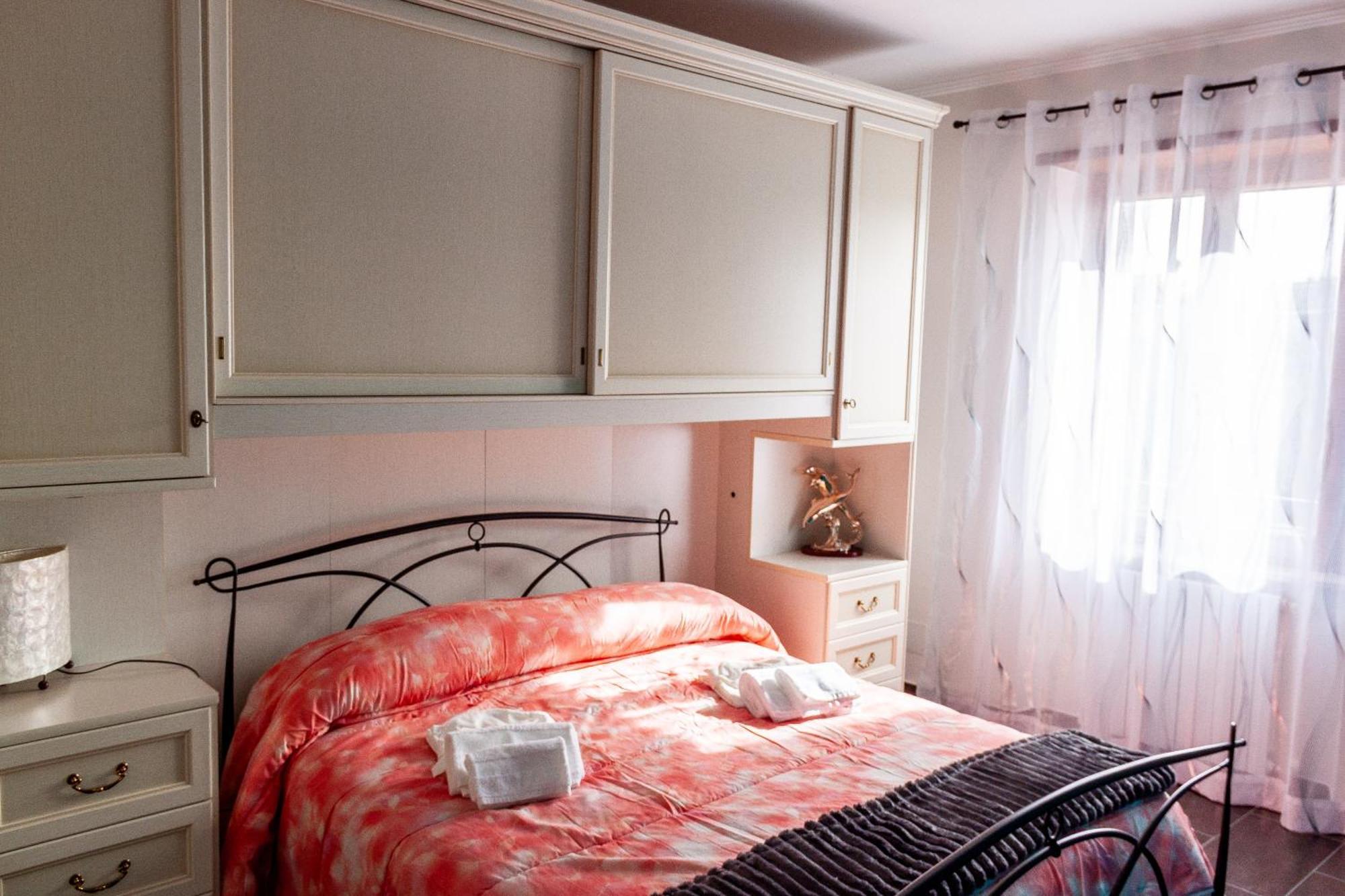 A Casa Di Marco Guesthouse - Apt Di Ciampino E Stazione Per Roma マリノ エクステリア 写真
