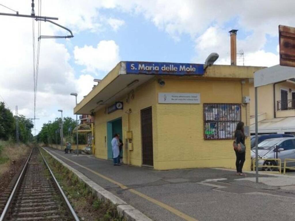 A Casa Di Marco Guesthouse - Apt Di Ciampino E Stazione Per Roma マリノ エクステリア 写真